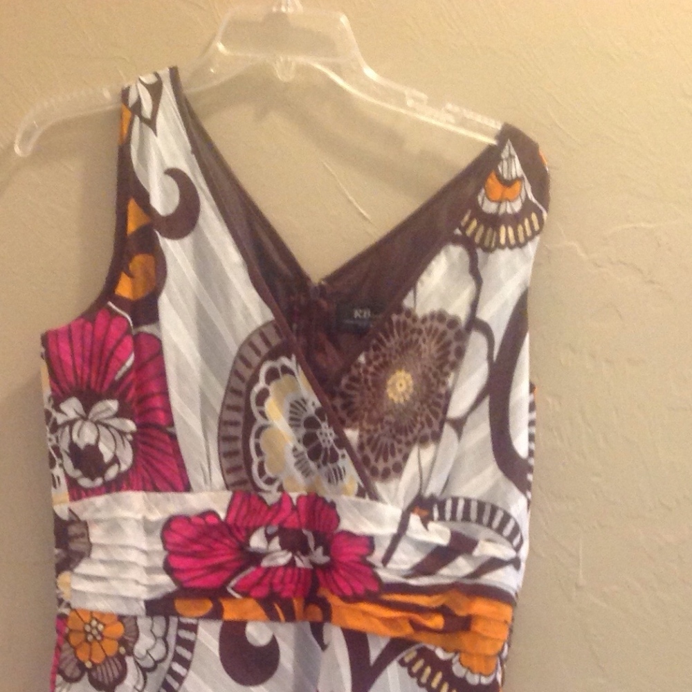 Dress - Picture 3 of 3